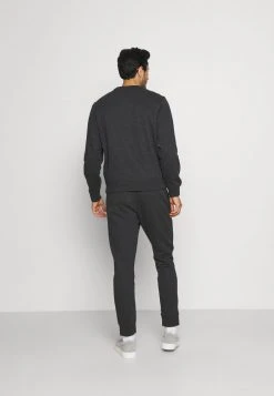 Les meilleures critiques de 🎉 Lacoste Pantalon De Survêtement - Foudre Chine ✔️ -Pas Cher Lacoste Boutique 1c12a42d6f324b8a9746c44cd313b718