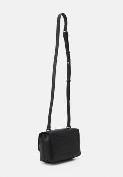 Coupon 👏 Lacoste Sac Bandoulière - Noir ⌛ -Pas Cher Lacoste Boutique 3bbdbc0adcda4c5abc7ba831bd2eb0fd