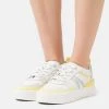 De gros 🥰 Lacoste Baskets Basses - White/yellow ✨