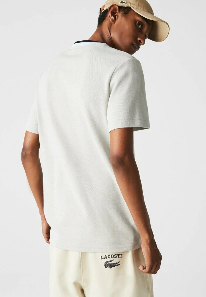 Promo 🥰 Lacoste T-shirt Basique - Blanc Beige Bleu Clair ✨ 3 Promo 🥰 Lacoste T-shirt Basique - Blanc Beige Bleu Clair ✨ – Image 3