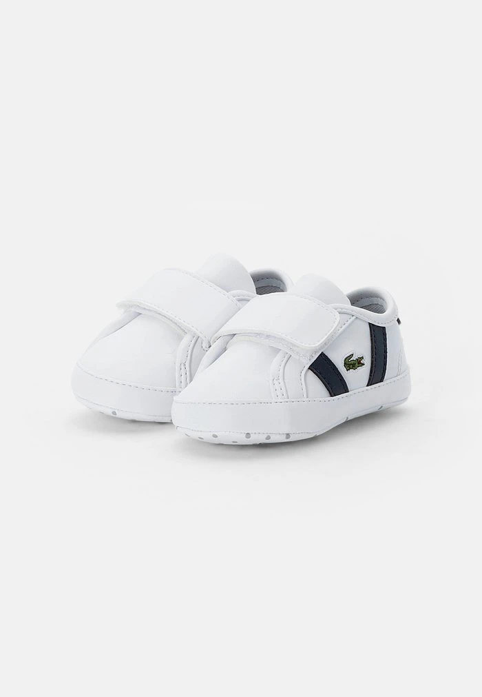 Acheter 🌟 Lacoste SIDELINE CRIB CUB - Chaussons Pour Bébé - White/navy 👏 2 Acheter 🌟 Lacoste SIDELINE CRIB CUB - Chaussons Pour Bébé - White/navy 👏 – Image 2