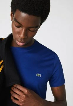 Acheter đ Lacoste T-shirt Basique - Bleu â 8 Acheter đ Lacoste T-shirt Basique - Bleu â -Pas Cher Lacoste Boutique 86eb29d821fc40cbaff539719b33fb66