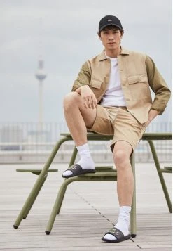 De gros ✔️ Lacoste CROCO SLIDE - Mules - Black/green ⭐