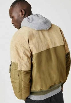 Les meilleures critiques de 🎉 Lacoste Blouson Bomber - Vert/kaki/beige/orange 😉 -Pas Cher Lacoste Boutique 99c5cca68efc439b9dd4b381e207295a