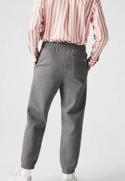 Budget ❤️ Lacoste Pantalon De Survêtement - Gris Chine ⭐ 8 Budget ❤️ Lacoste Pantalon De Survêtement - Gris Chine ⭐ -Pas Cher Lacoste Boutique afd1ceba96ce4b318283f980d7a5f175