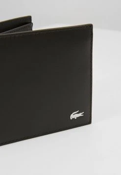 Promo 🌟 Lacoste BILLFOLD COIN - Portefeuille - Marron ✨ -Pas Cher Lacoste Boutique b46719b30ca34c10a16fa25ce25296a7