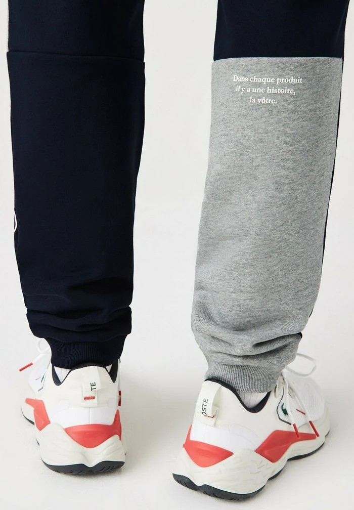 Les meilleures critiques de 😍 Lacoste Pantalon De Survêtement - Bleu Marine ✔️ 4 Les meilleures critiques de 😍 Lacoste Pantalon De Survêtement - Bleu Marine ✔️ – Image 4