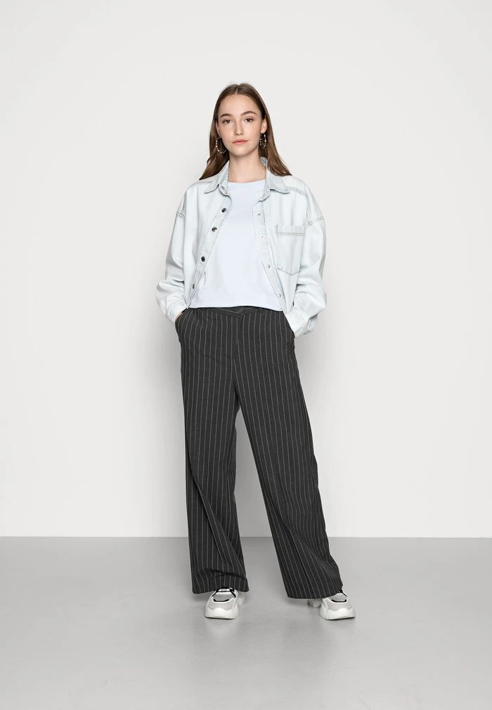 Remise ✨ Lacoste T-shirt Basique - Phoenix Blue 😉 2 Remise ✨ Lacoste T-shirt Basique - Phoenix Blue 😉 – Image 2