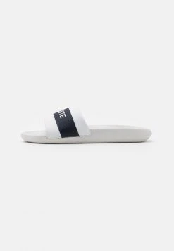 Grosses soldes ⌛ Lacoste CROCO SLIDE - Mules - White/navy 👍